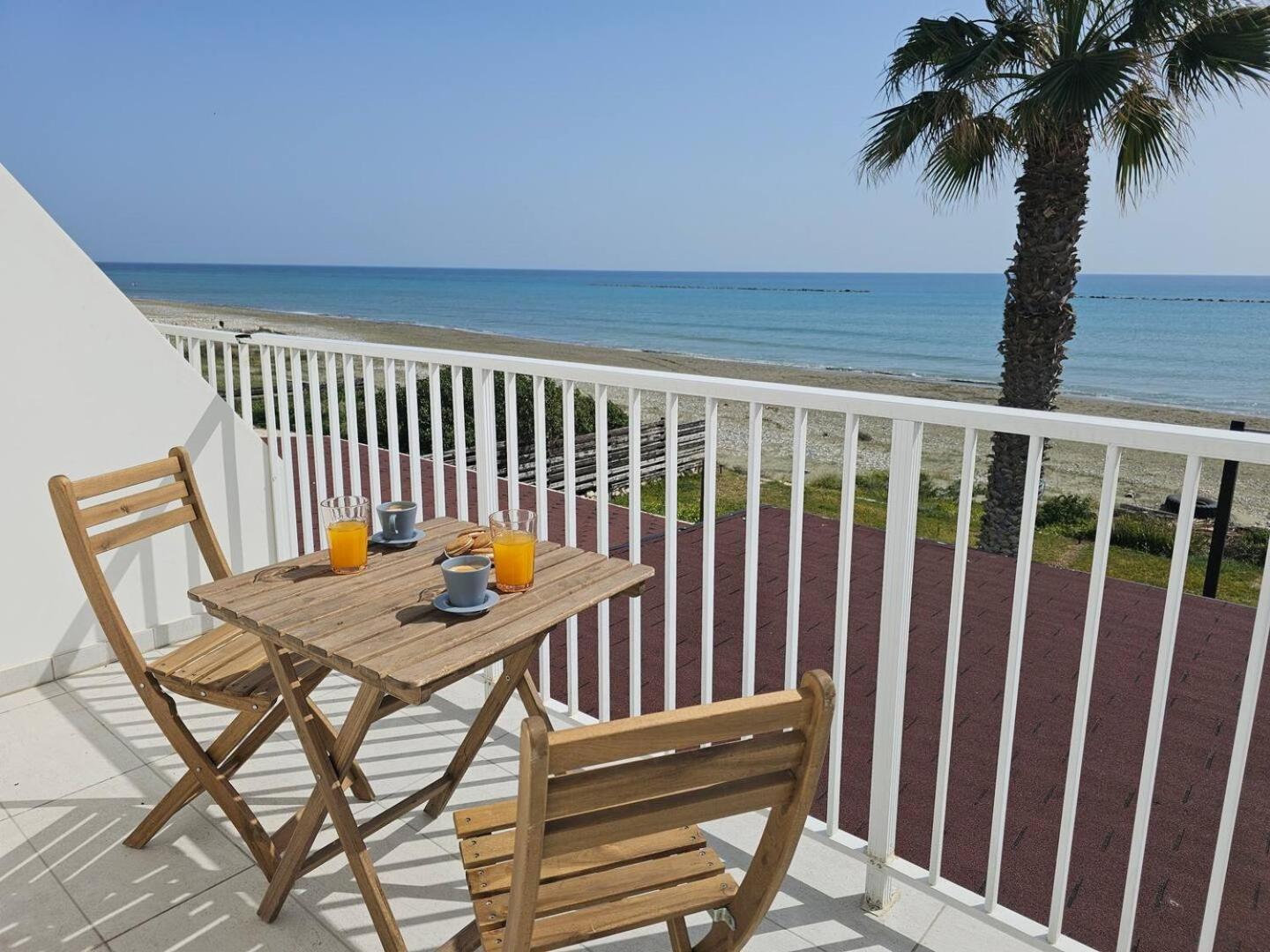 Ammos Beachfront Villa Paradise Larnaca Exterior photo